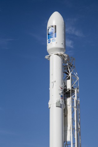 SpaceX Falcon 9 makes nearly perfect landing