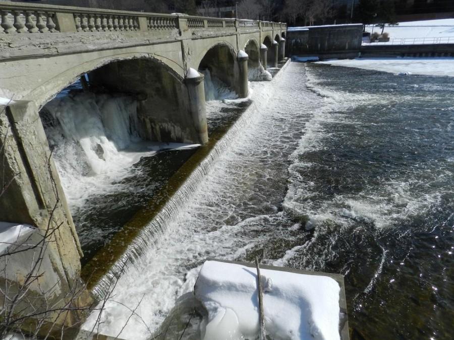 The Flint River, source of the contaminated water ingested by many Flint residents. (Steve Carmody/Michigan Radio). 
